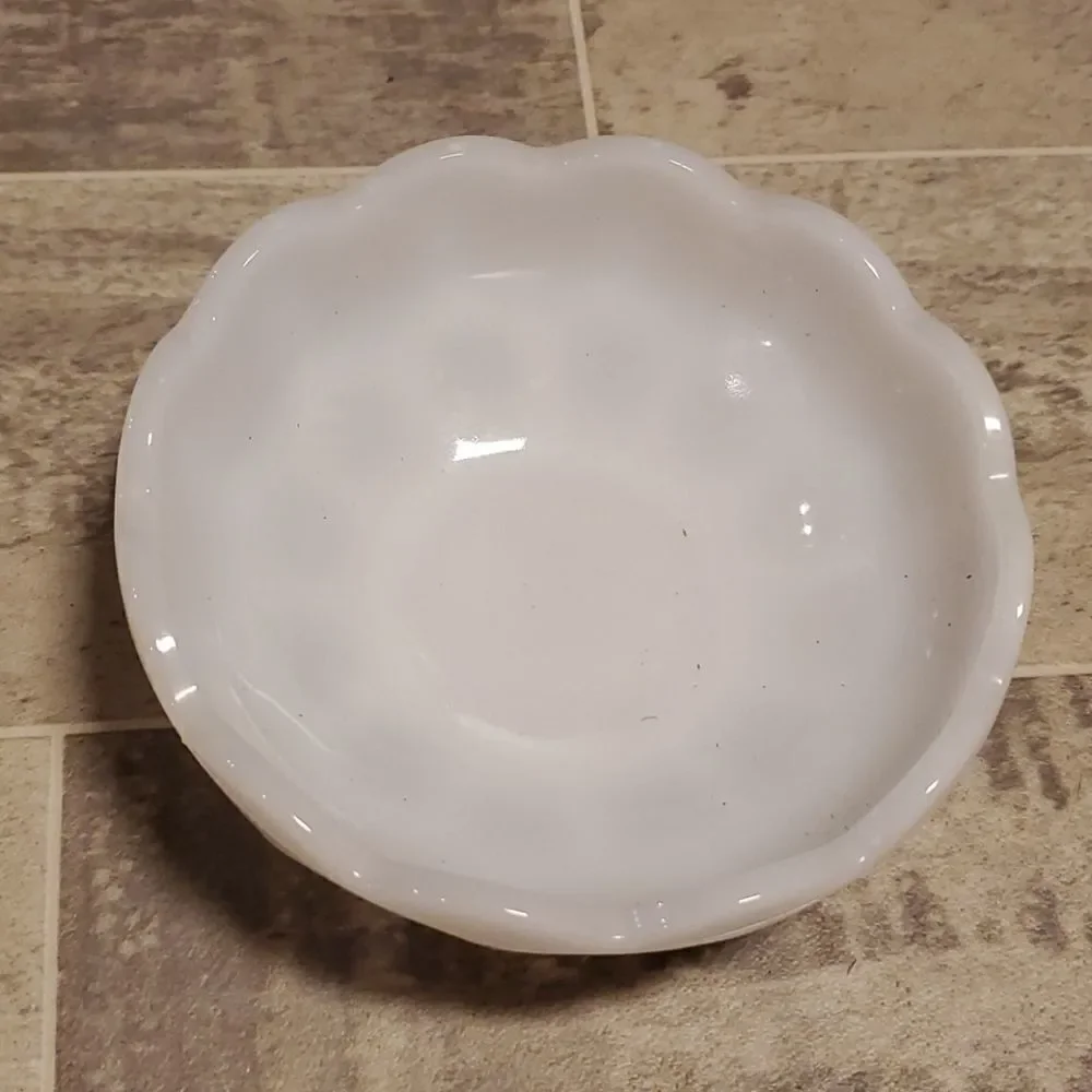 EUC White Milkglass SM Bowl
